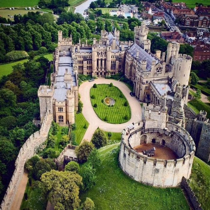 Castle sussex arundel england castles west medieval beautiful kingdom visit fortress instagram comments united chateau architecture places choose board dude